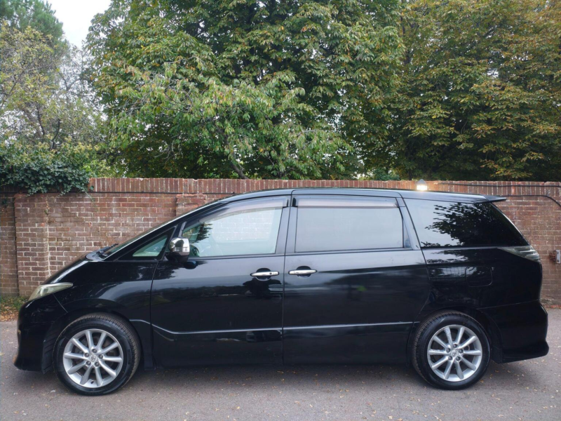 2010 Toyota Estima Aeras G in Black — image 1