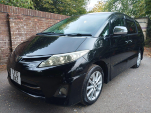 2010 Toyota Estima Aeras G in Black — image 3