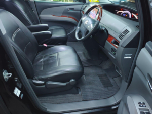 2010 Toyota Estima Aeras G in Black — image 6