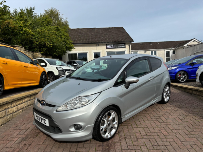 2011 Ford Fiesta 1.6 Zetec S 3dr in Silver — image 1
