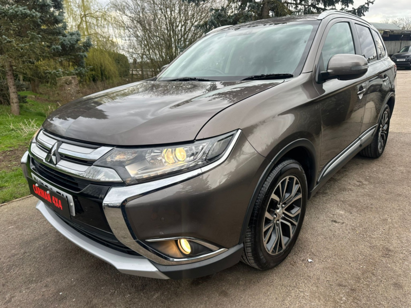 2016 Mitsubishi Outlander 2.2 Di-D Gx3 in Brown — image 1