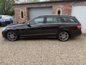 2011 Mercedes-Benz E Class 3.0 E350 Cdi V6 Blueefficiency Sport in Black — image 4