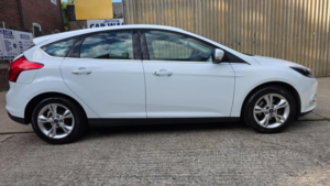2011 Ford Focus 1.6 Zetec Euro 5 5dr in White — image 5