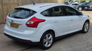 2011 Ford Focus 1.6 Zetec Euro 5 5dr in White — image 6
