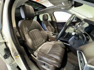 2016 Jaguar F-Pace 2.0 D180 Portfolio Auto AWD Euro 6 (s/s) 5dr in White — image 3
