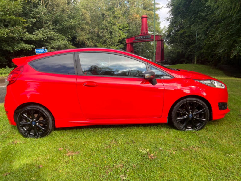 2015 Ford Fiesta 1.0 T Ecoboost Zetec S in Red — image 1