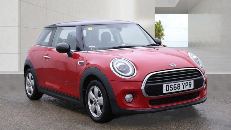2018 MINI Hatch 1.5 Cooper Classic Euro 6 (s/s) 3dr in Red — image 1