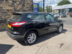 2014 Nissan Qashqai 1.5 Dci Acenta 2WD Euro 5 (s/s) 5dr in Black — image 4