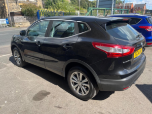 2014 Nissan Qashqai 1.5 Dci Acenta 2WD Euro 5 (s/s) 5dr in Black — image 6