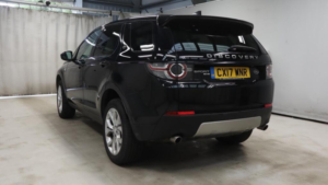 2017 Land Rover Discovery Sport 2.0 Td4 Hse Auto 4WD Euro 6 (s/s) 5dr in Black — image 2