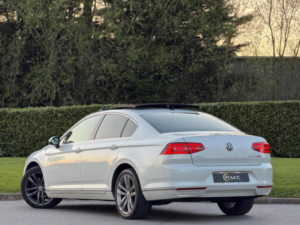 2016 Volkswagen Passat 2.0 Tdi Bluemotion Tech Gt DSG Euro 6 (s/s) 4dr in White — image 5
