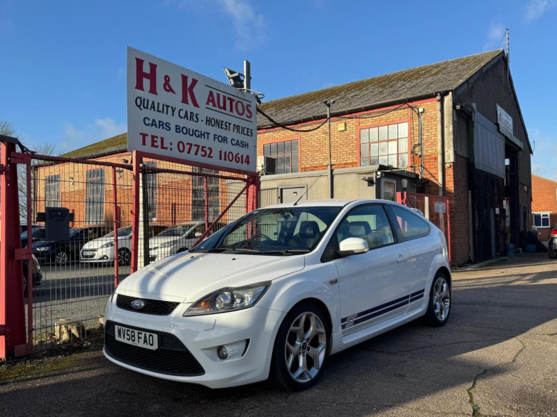 2008 Ford Focus 2.5 Siv St-3 3dr in White — image 1