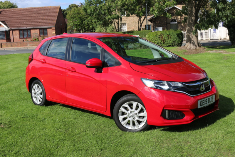 2019 Honda Jazz 1.3 I-Vtec Se Navi in Red — image 1