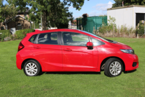 2019 Honda Jazz 1.3 I-Vtec Se Navi in Red — image 2