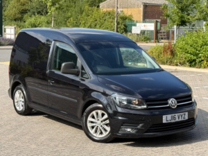 2016 Volkswagen Caddy 2.0 Tdi C20 Bluemotion Tech Highline Swb Euro 6 (s/s) 5dr in Black — image 5