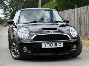 2010 MINI Hatch 1.6 Cooper S Hatch in Black — image 2