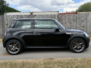 2010 MINI Hatch 1.6 Cooper S Hatch in Black — image 6