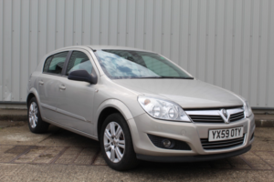 2009 Vauxhall Astra 1.6 I 16v Elite in Silver — image 2