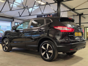 2016 Nissan Qashqai 1.5 Dci N-Connecta 2WD Euro 6 (s/s) 5dr in Black — image 6