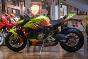 2023 Ducati Streetfighter V4 *lamborghini Limited Edition No: 519 Of 630* in Multicolour — image 3