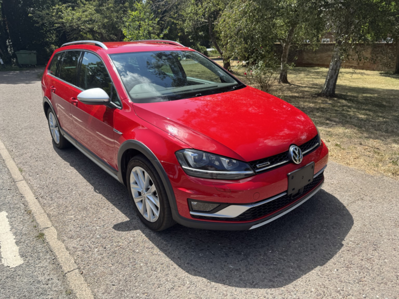 2015 Volkswagen Golf 1.8tsi Petrol DSG 4motion 4WD in Red — image 1