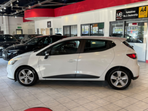 2014 Renault Clio 1.5 Expression+ Eco� Dci 90 Stop & Start in White — image 6