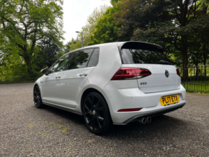 2017 Volkswagen Golf 2.0 Golf Gtd Tdi 5dr in Silver — image 3