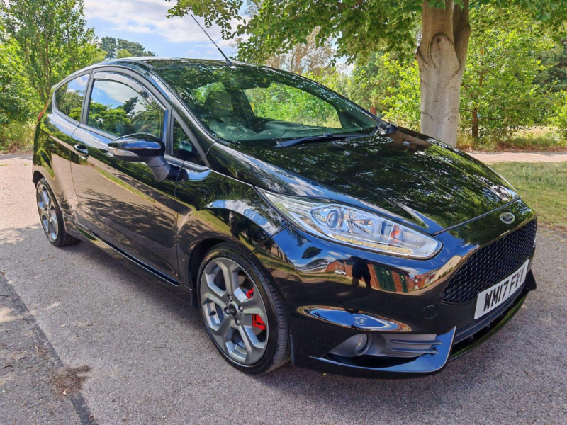 2017 Ford Fiesta 1.6t Ecoboost St-3 Euro 6 3dr in Black — image 1