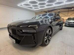 2023 BMW 7 Series 3.0 750e Xdrive M Sport in Black — image 3