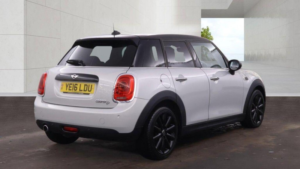2016 MINI Hatch 1.5 Cooper D Euro 6 (s/s) 5dr in Silver — image 4