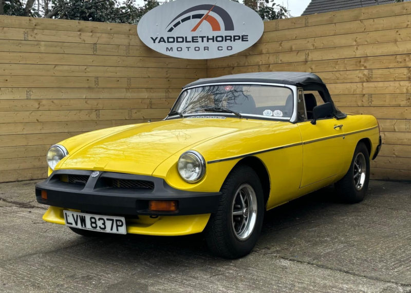 1975 MG Mgb 1.8 Roadster in Yellow — image 1