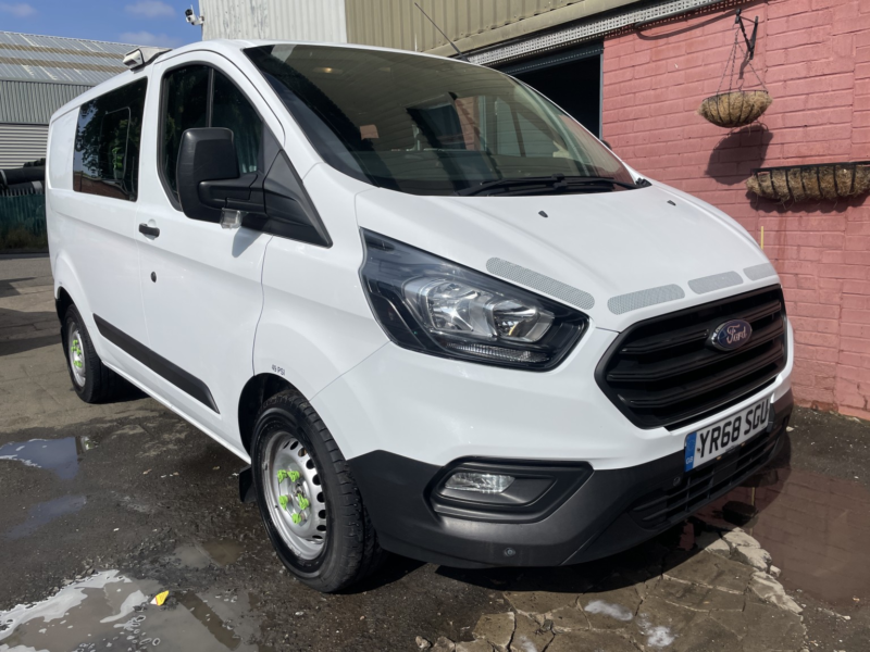2018 Ford Transit Custom 2.0 320 Ecoblue Crew-Cab in White — image 1