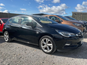 2017 Vauxhall Astra 1.0i Turbo Ecoflex Sri Nav Euro 6 (s/s) 5dr in Black — image 2