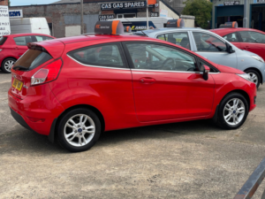 2016 Ford Fiesta 1.25 Zetec Hatchback 3dr Petrol Manual Euro 6 (82 Ps) in Red — image 3