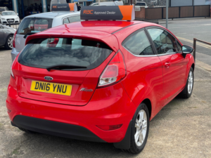 2016 Ford Fiesta 1.25 Zetec Hatchback 3dr Petrol Manual Euro 6 (82 Ps) in Red — image 4
