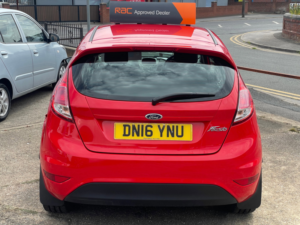 2016 Ford Fiesta 1.25 Zetec Hatchback 3dr Petrol Manual Euro 6 (82 Ps) in Red — image 5