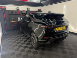 2020 Land Rover Range Rover Evoque 2.0 D150 R-Dynamic in Black — image 3