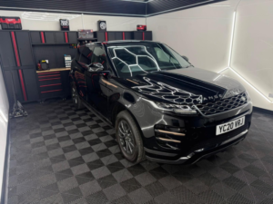 2020 Land Rover Range Rover Evoque 2.0 D150 R-Dynamic in Black — image 4