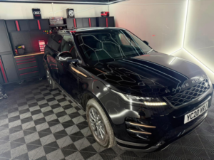 2020 Land Rover Range Rover Evoque 2.0 D150 R-Dynamic in Black — image 5
