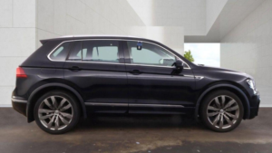 2017 Volkswagen Tiguan 2.0 Tdi Bluemotion Tech R-Line DSG 4motion Euro 6 (s/s) 5dr in Black — image 5