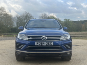 2014 Volkswagen Touareg 3.0 Tdi V6 Bluemotion Tech R-Line in Blue — image 2