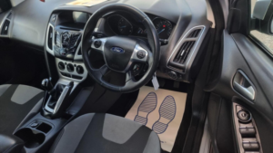 2011 Ford Focus 1.6 Zetec Euro 5 5dr in Silver — image 3