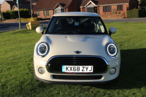 2018 MINI Hatch 1.5 5-Door Hatch Cooper in White — image 3