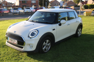 2018 MINI Hatch 1.5 5-Door Hatch Cooper in White — image 4