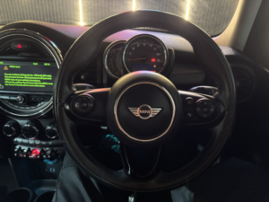 2017 MINI Hatch 1.5 5-Door Hatch Cooper in Blue — image 5
