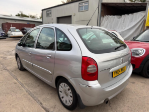2004 Citroen Xsara Picasso 2.0i 16v Desire 5dr in Silver — image 3