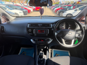 2015 Kia Rio 1.4 Ecodynamics 2 Euro 6 (s/s) 5dr in Red — image 2
