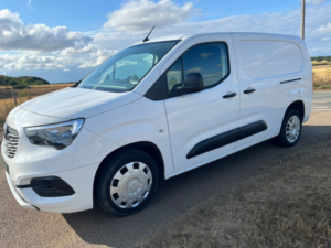 2020 Vauxhall Combo 1.5 Turbo D 2300 Sportive in White — image 4