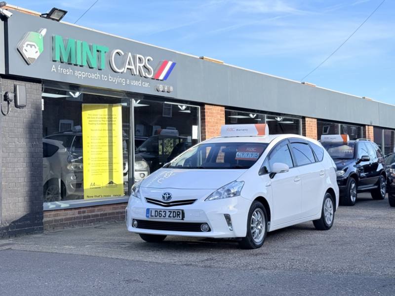 2012 Toyota Prius+ 1.8 in White — image 1