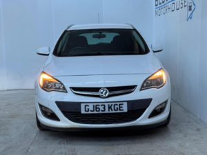 2013 Vauxhall Astra 2.0 Cdti Sri Sports Tourer Euro 5 (s/s) 5dr — image 2